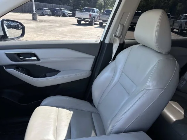 Used 2021 White Nissan SL image 44