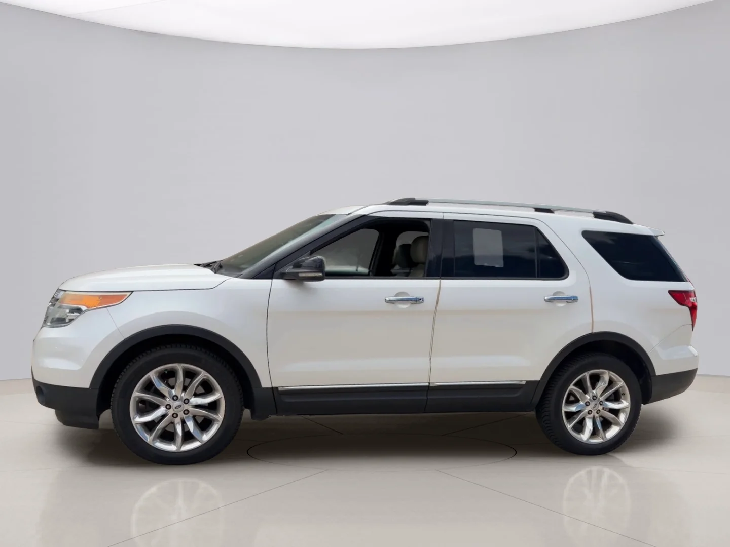 Used 2015 White Ford XLT 4WD image 2