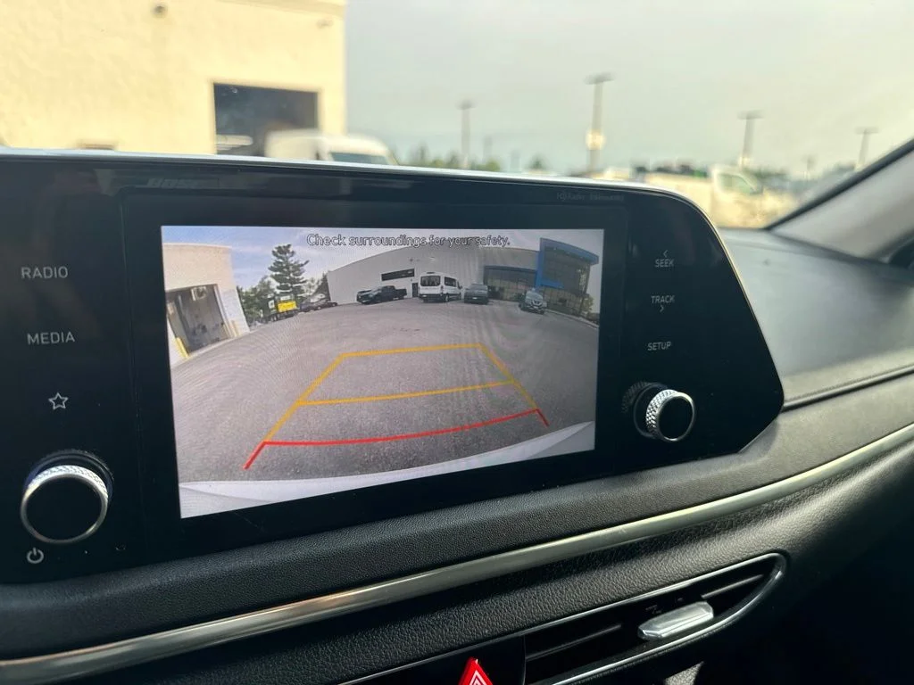 Used 2021 Hyper White Hyundai SEL image 12