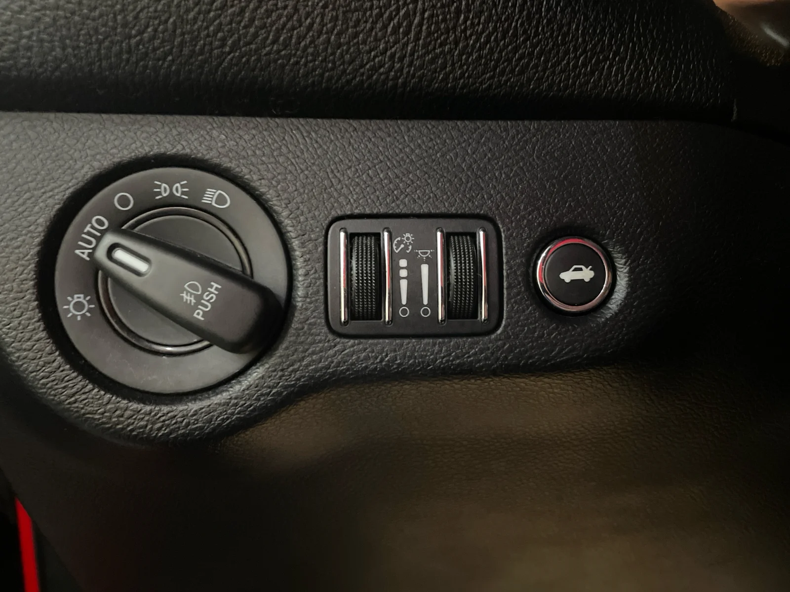 Used 2016 Torred Clearcoat Dodge R/T image 12