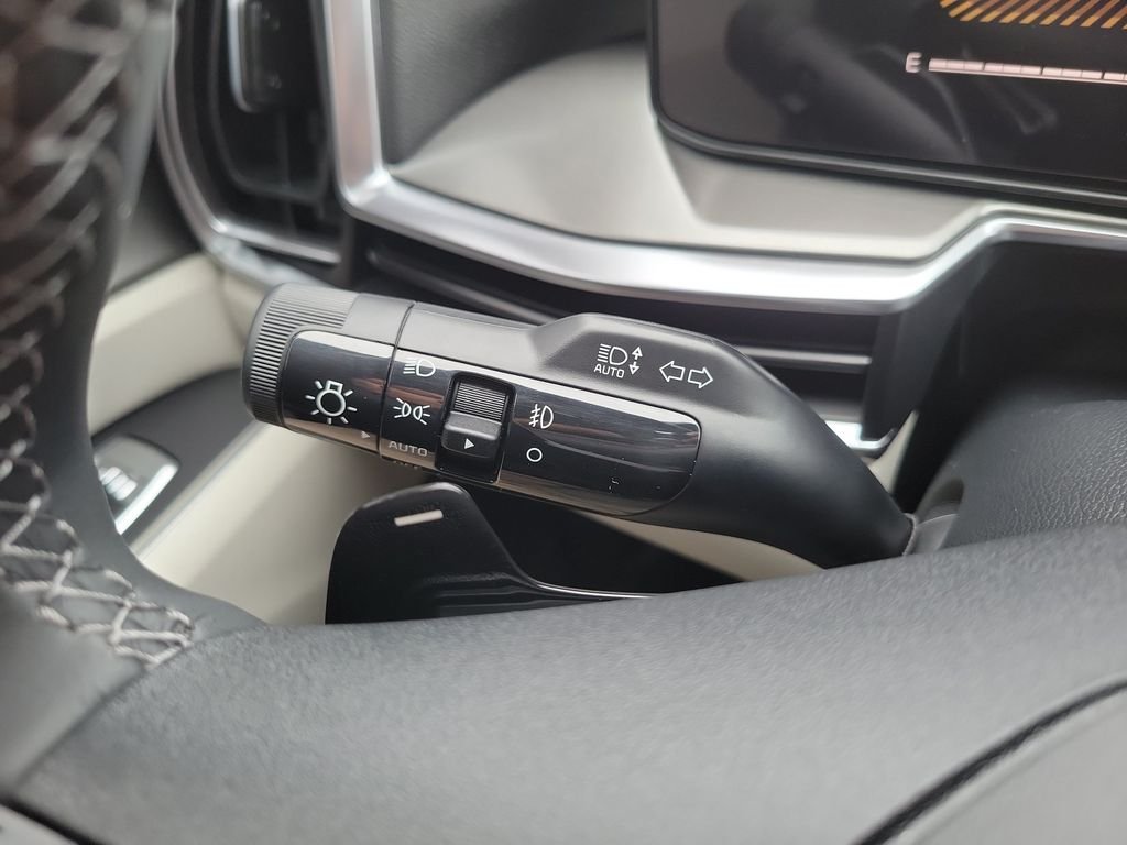 New 2026 Snow White Pearl Kia EX image 28
