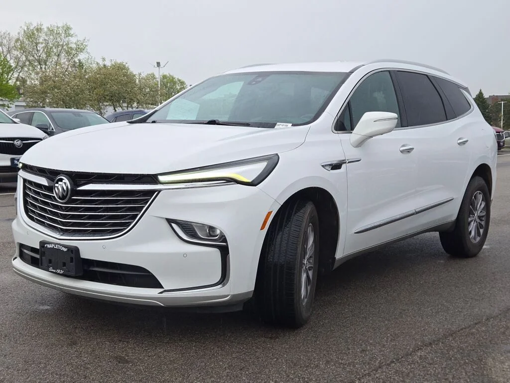 Used 2023 White Buick Premium Group image 7