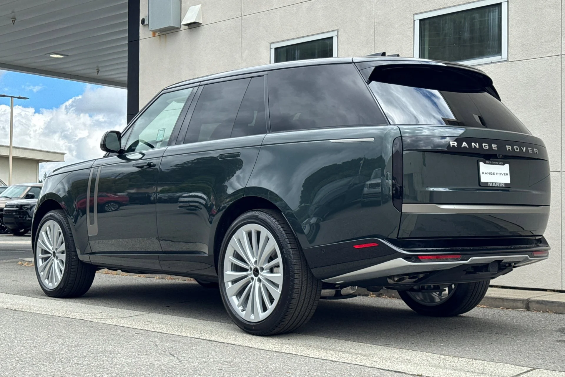 New 2026 Belgravia Green Land Rover SE image 6