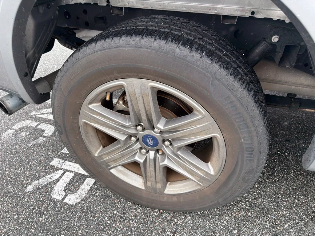 Used 2020  Ford XL image 7