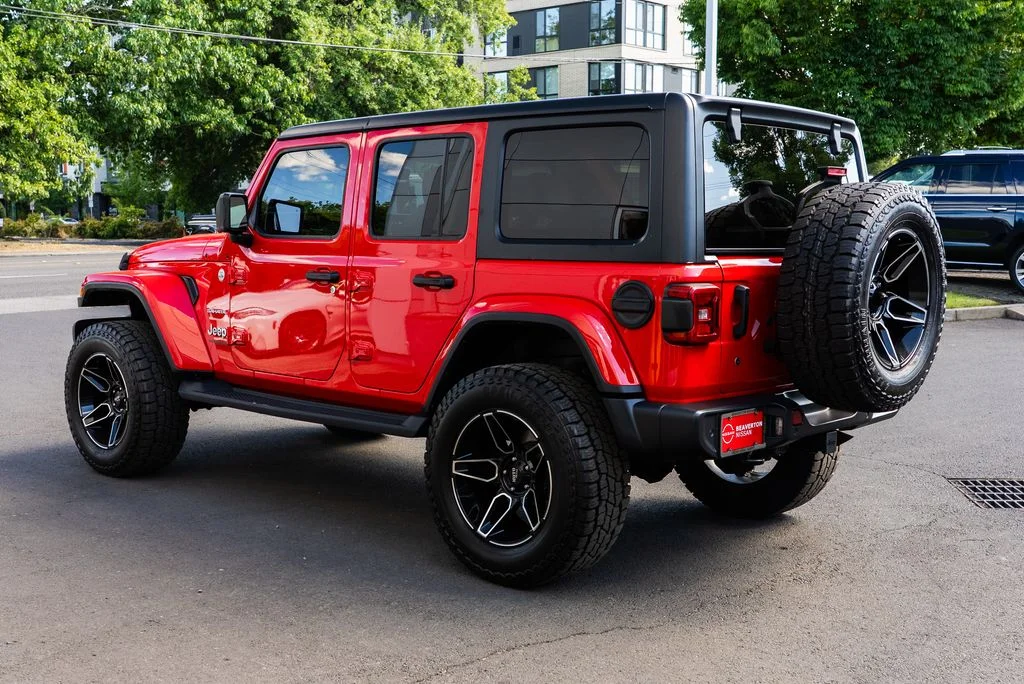 Used 2018 Red Jeep Unlimited Sahara image 4