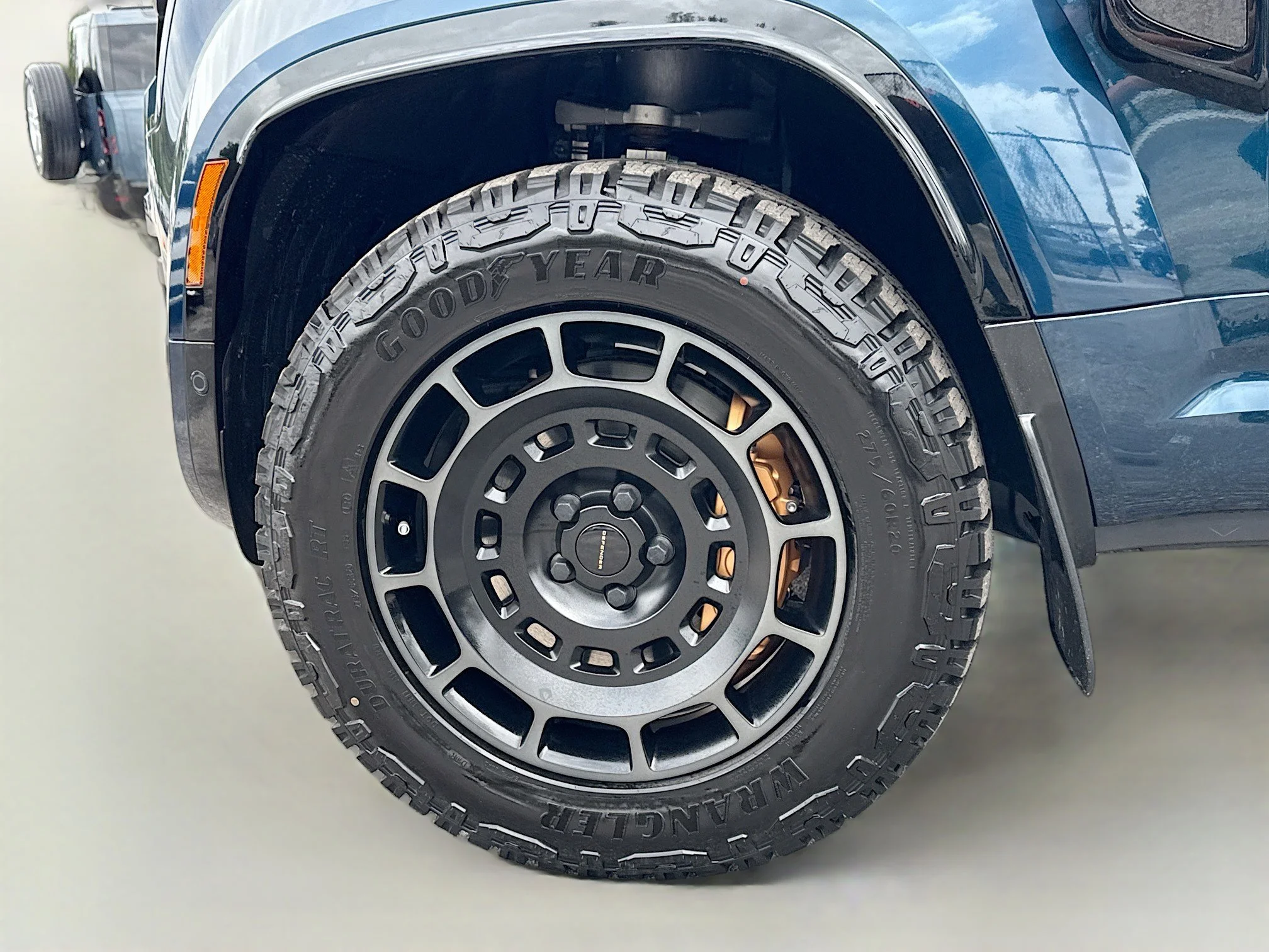 New 2026 Sargasso Blue Premium Metallic Land Rover OCTA image 41