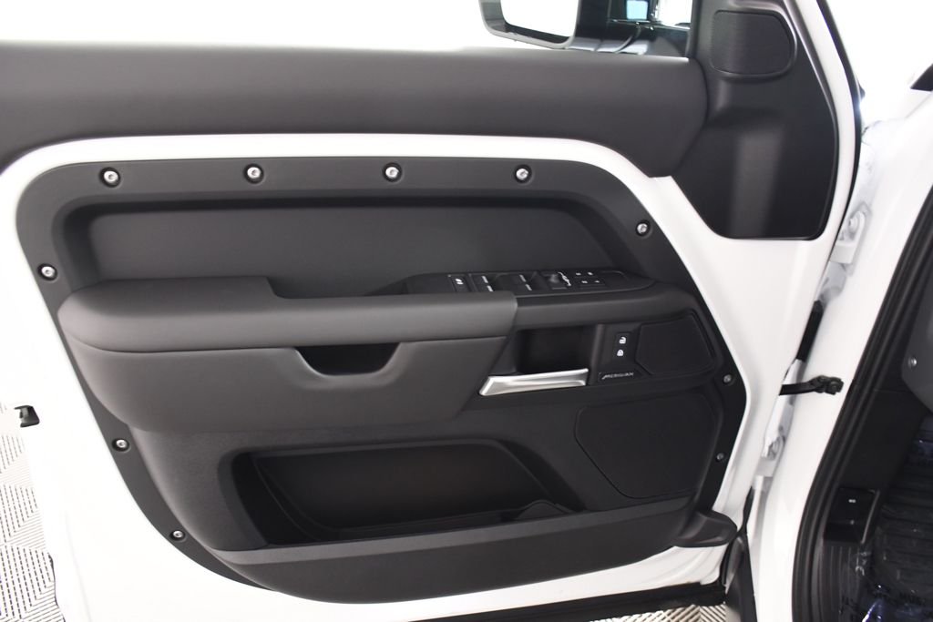 New 2026 Fuji White Land Rover S image 14