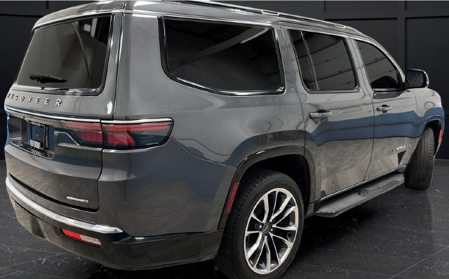 Used 2022 Baltic Gray Metallic Clearcoat Jeep Series II image 7