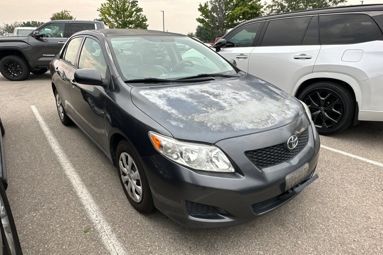Used 2010  Toyota LE image 2