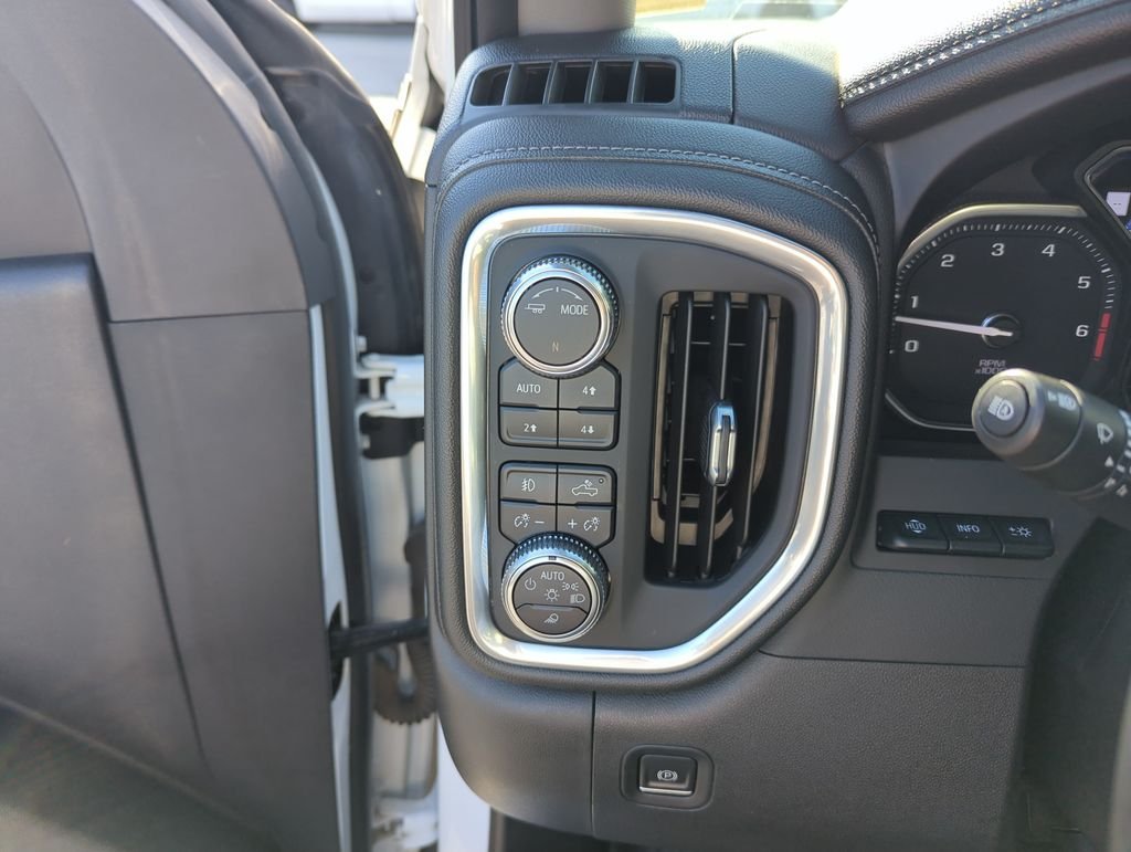 Used 2021 White GMC Denali image 19