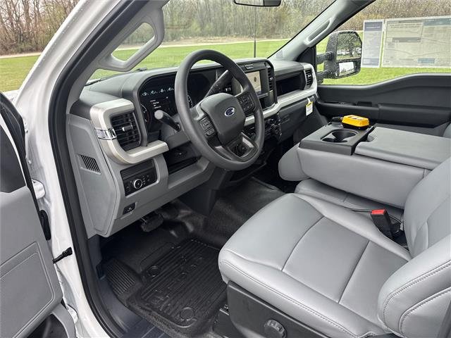 New 2026 Oxford White Ford F-550® XL image 37