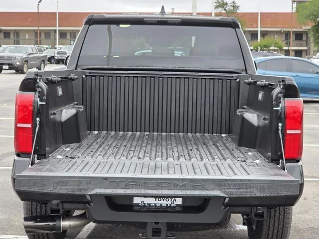 2026 Toyota Tacoma SR5 - Photo 7