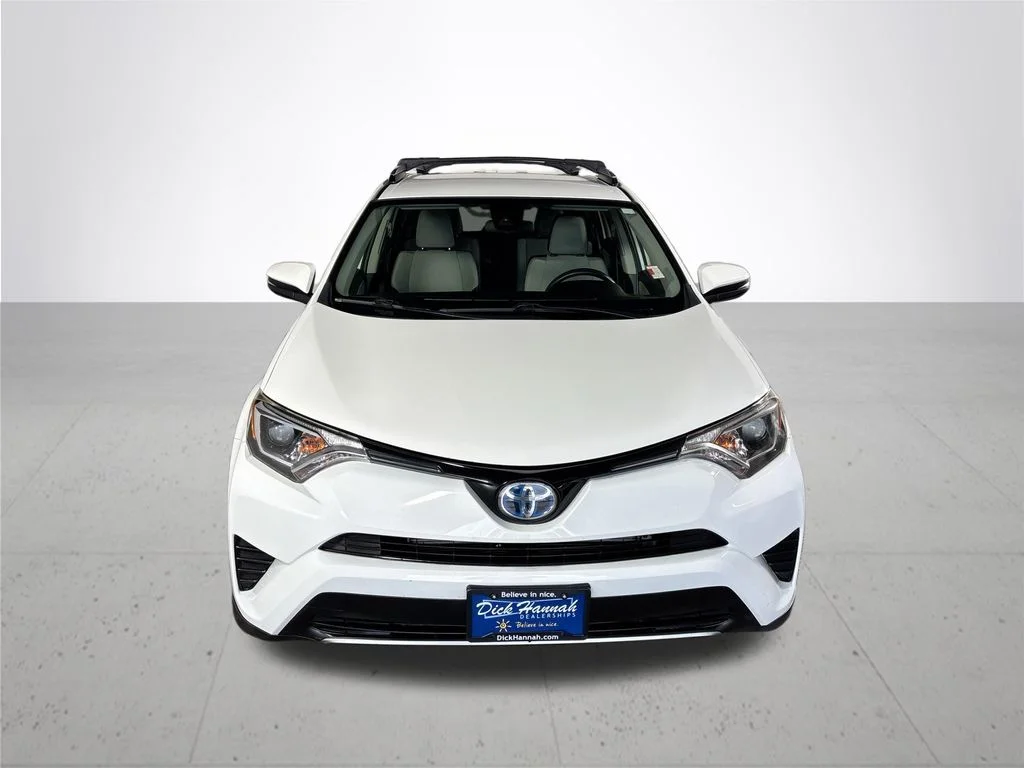 Used 2018 White Toyota LE image 3