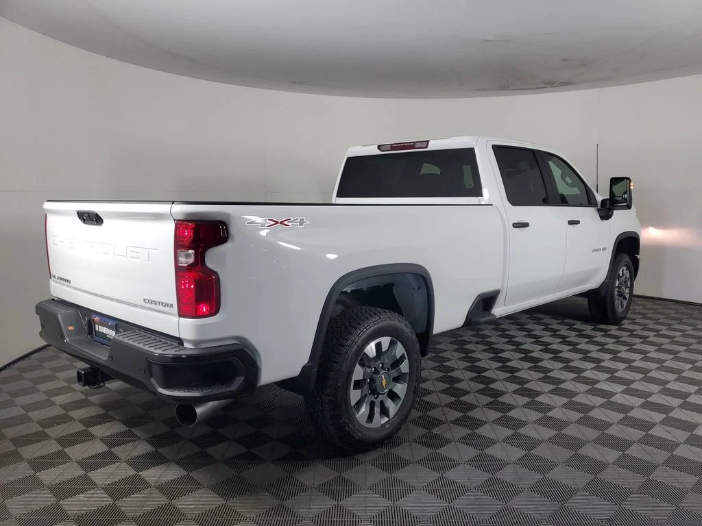 New 2026 Summit White Chevrolet Custom image 4