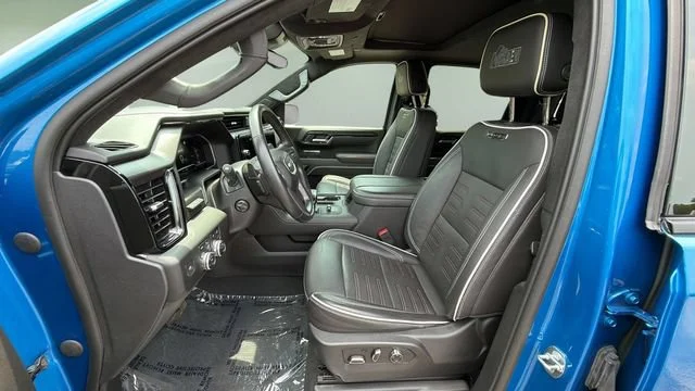 Used 2024 Dynamic Blue Metallic GMC AT4X image 18