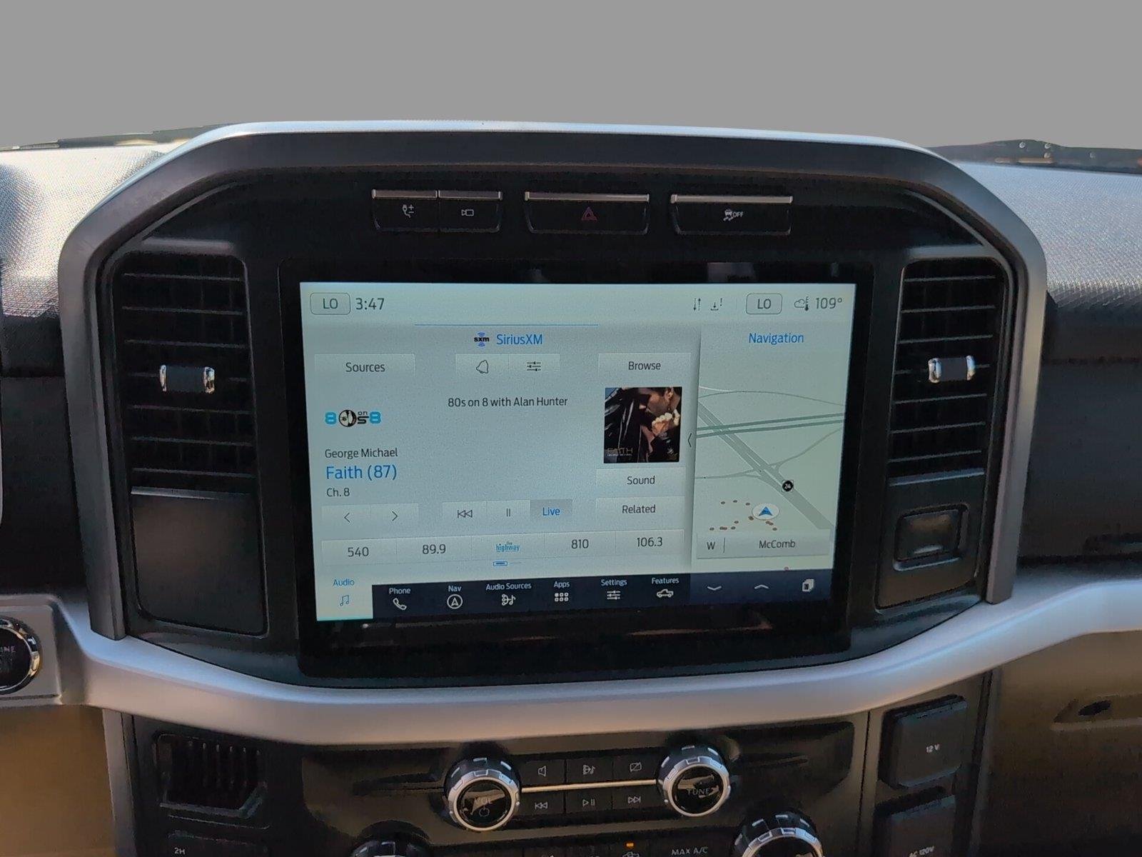Used 2023 Oxford White Ford XLT image 27