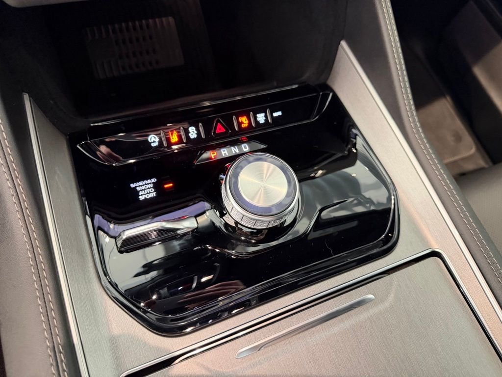New 2026 Silver-Zynith Exterior Paint Jeep Limited Altitude image 27