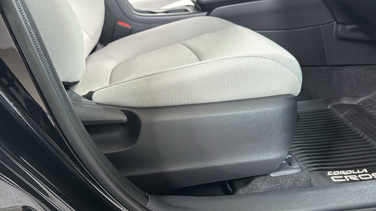 2026 Toyota Corolla Cross L - Photo 20