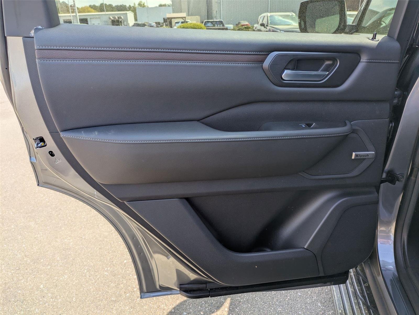 2025 Nissan Armada SL - Photo 24