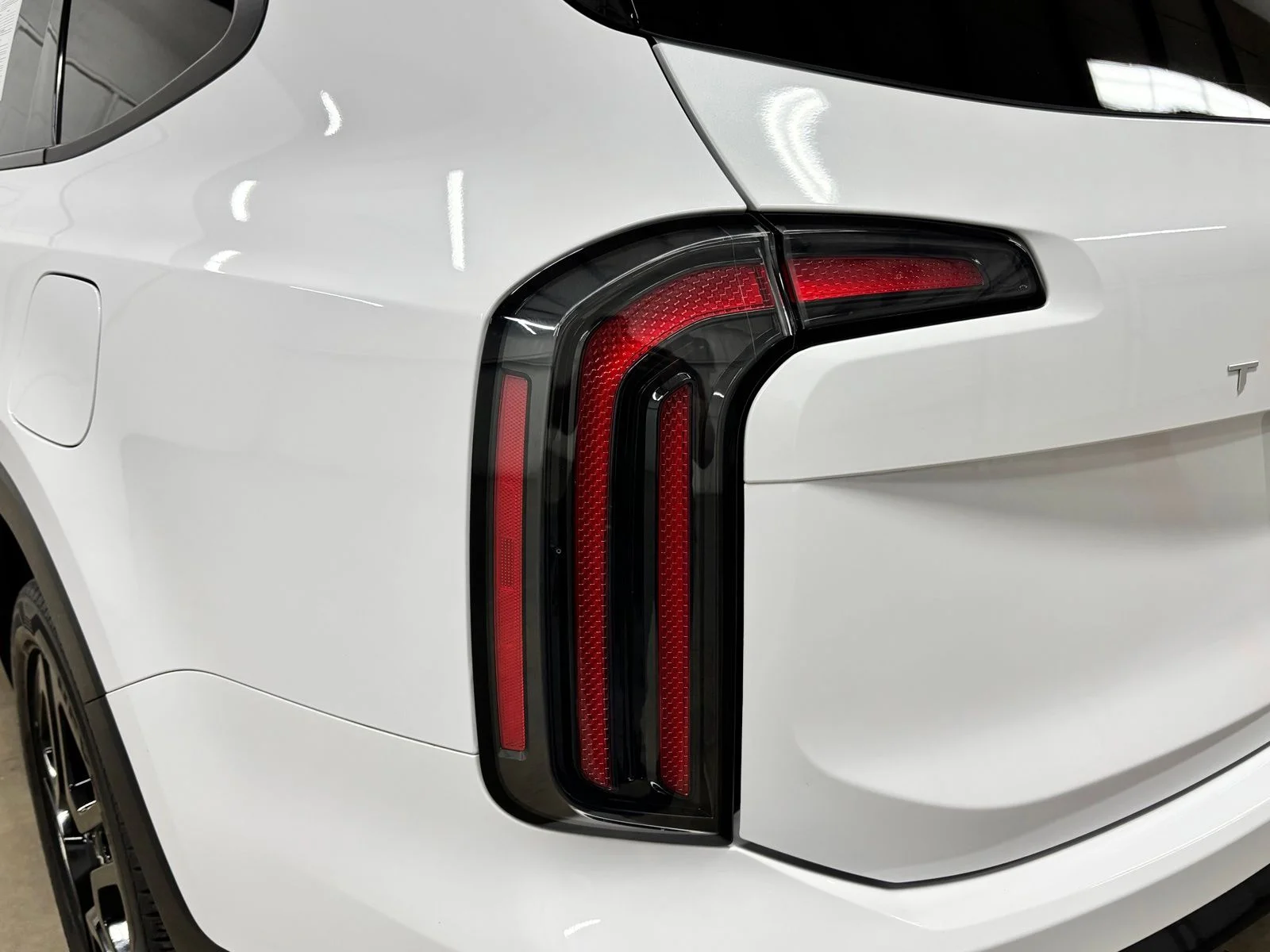 Used 2024 White Kia EX X-Line image 8