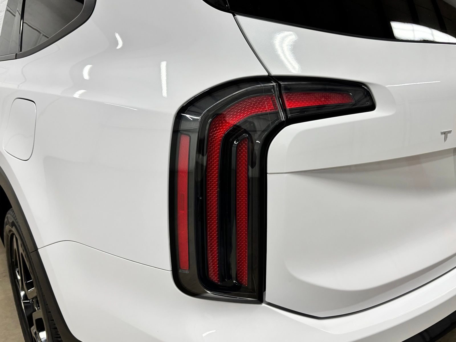 Used 2024 White Kia EX X-Line image 8