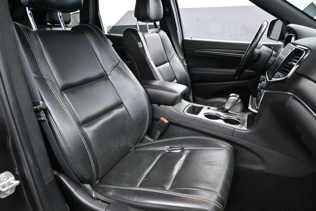 Used 2021 Granite Crystal Metallic Clearcoat Jeep Limited image 44