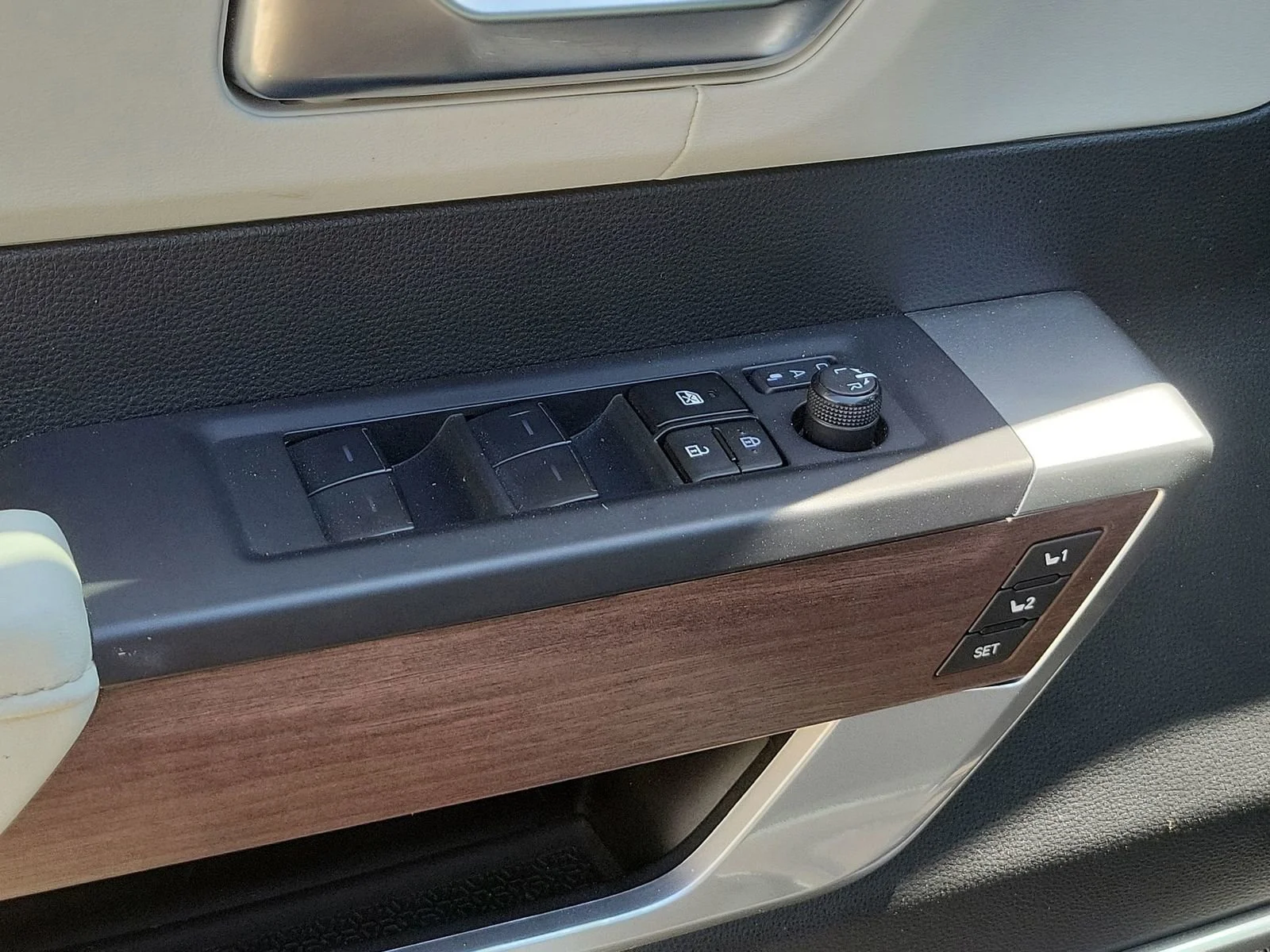 2023 Toyota Tundra Capstone - Photo 24