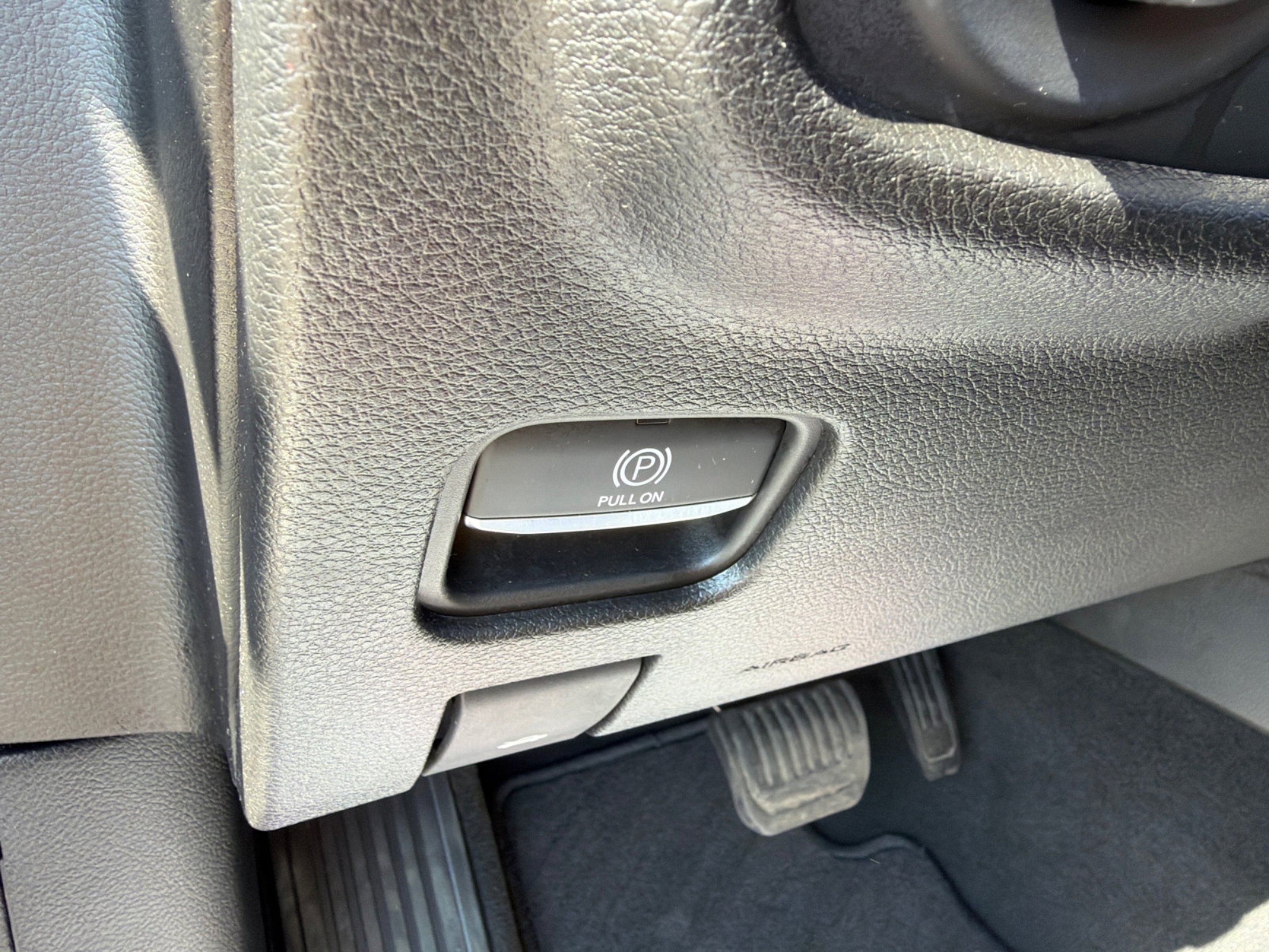 Used 2023 Diamond Black Jeep Altitude image 17