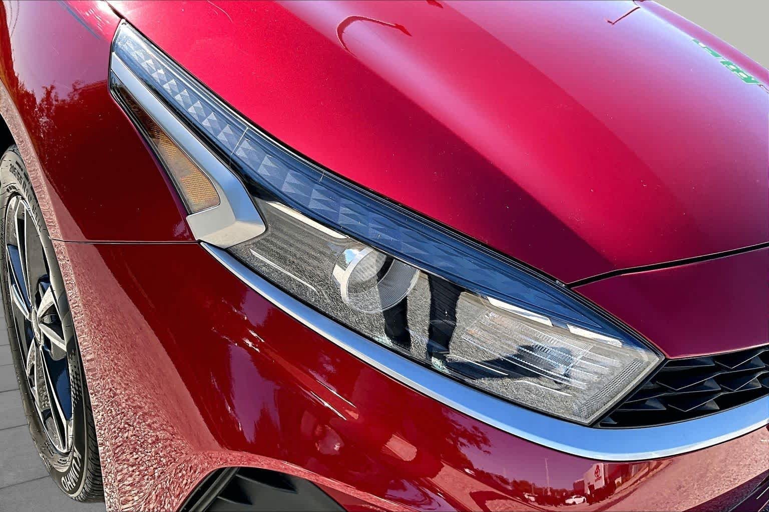 Used 2024 Currant Red Kia LXS image 27