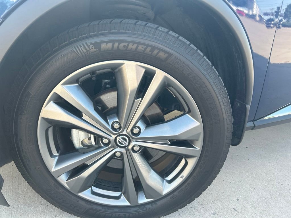 Used 2019 Blue Nissan Platinum image 6