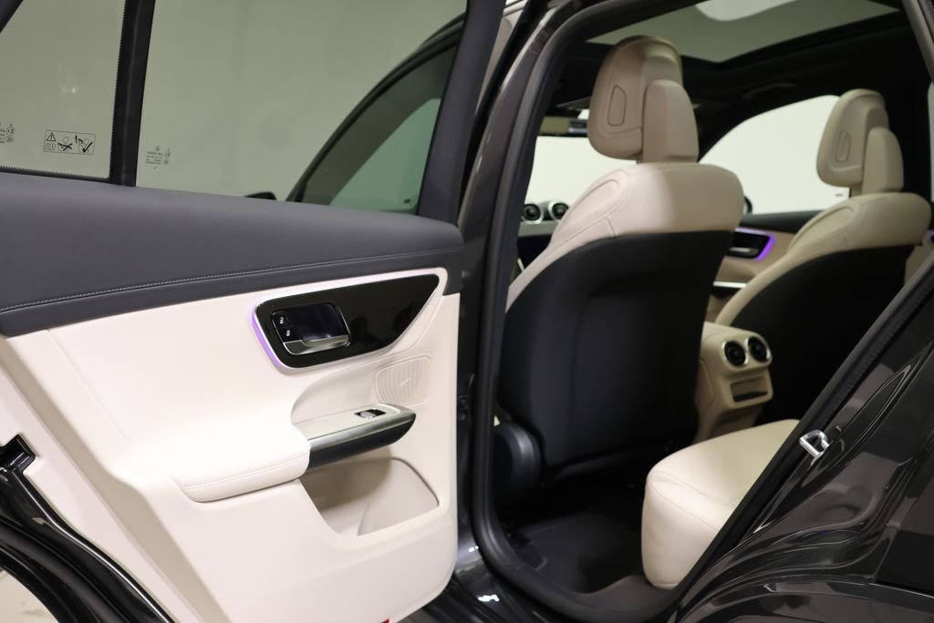 Used 2027  Mercedes-Benz GLC 300 image 41
