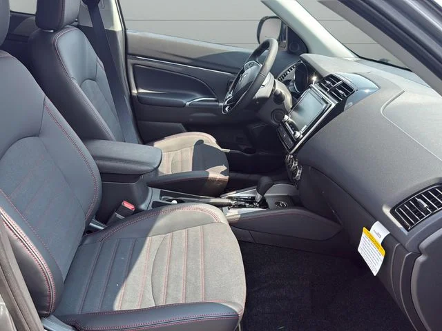 2025 Mitsubishi Outlander Sport SE - Photo 31