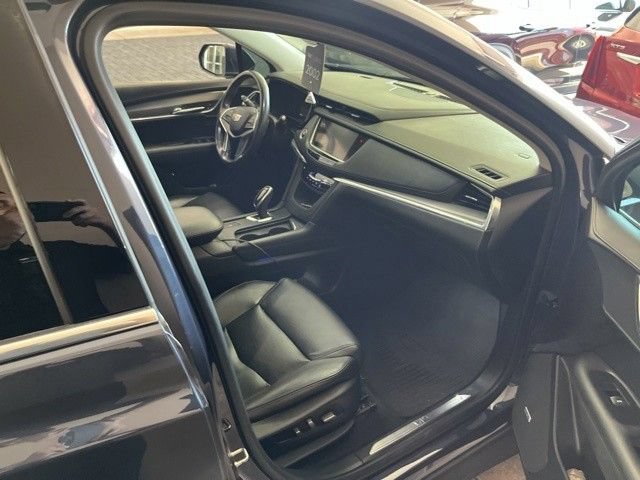 Used 2018 HARBOR BLUE METALLIC Cadillac Luxury FWD image 11