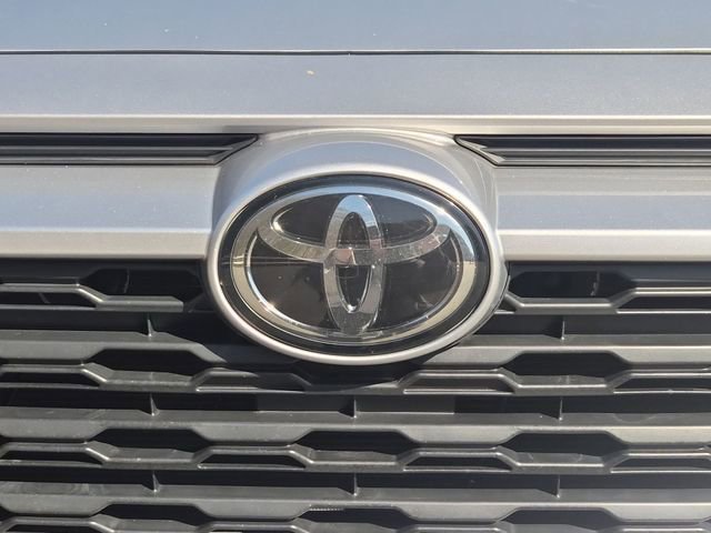 2021 Toyota RAV4 LE - Photo 28