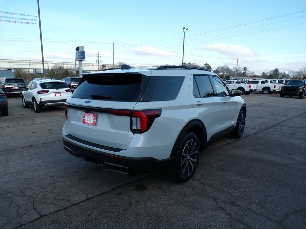 New 2026 Space White Metallic Ford ST-Line image 7