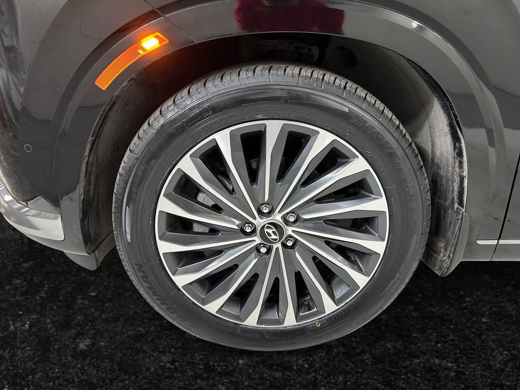 Used 2025 Black Hyundai Calligraphy image 26