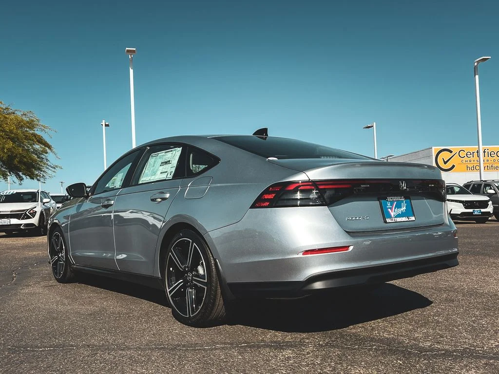 New 2026 Solar Silver Metallic Honda SE image 4