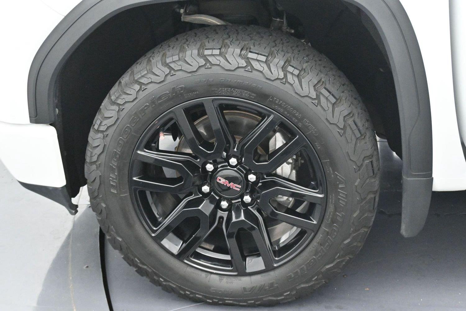 Used 2020 Summit White GMC Elevation image 34