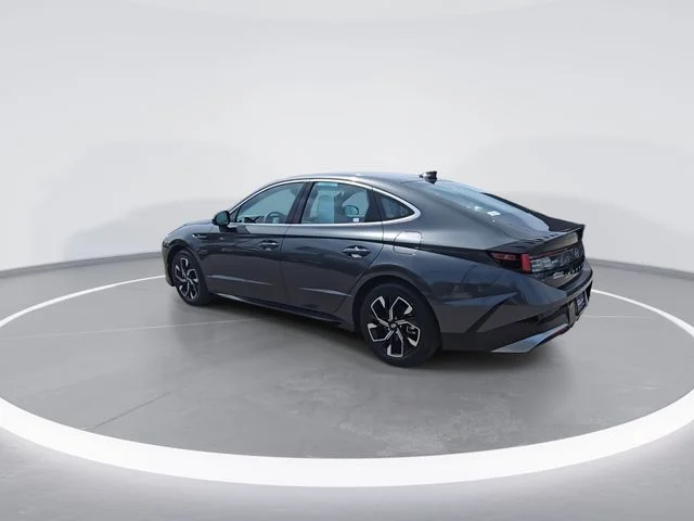 Used 2025 Gray Hyundai SEL image 6