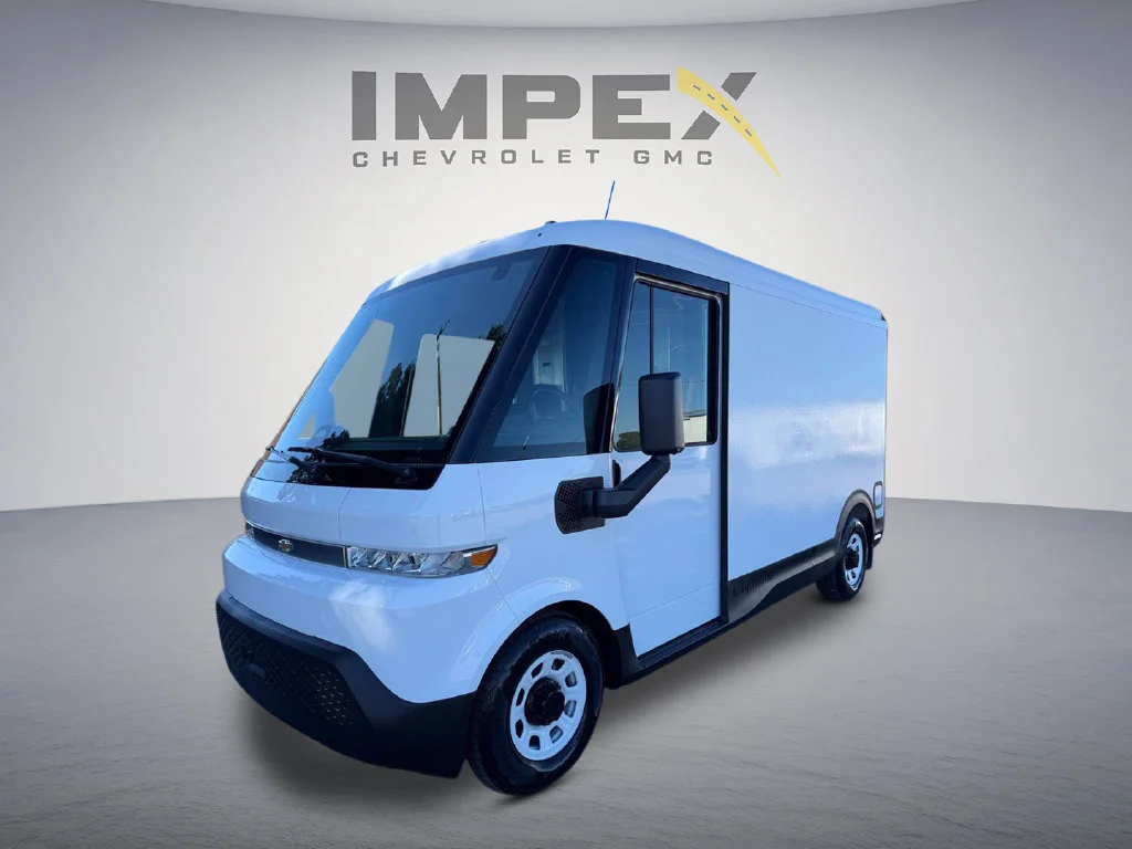 Used 2025 Oyster White Chevrolet AWD 400 image 1