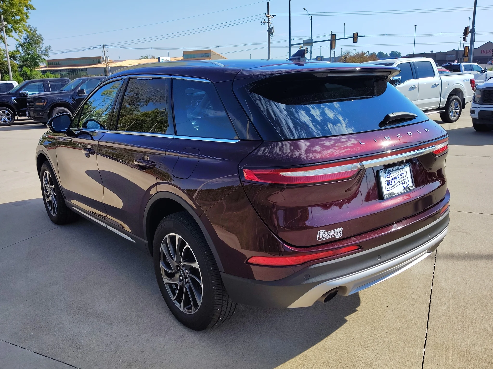 Used 2020 Burgundy Velvet Lincoln  image 6