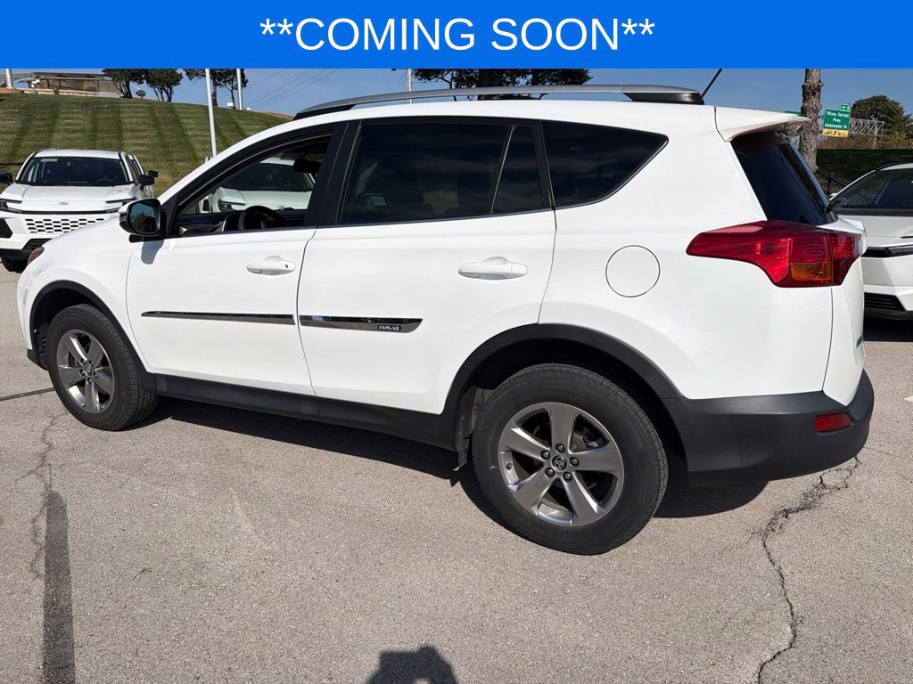 Used 2015 White Toyota XLE image 9