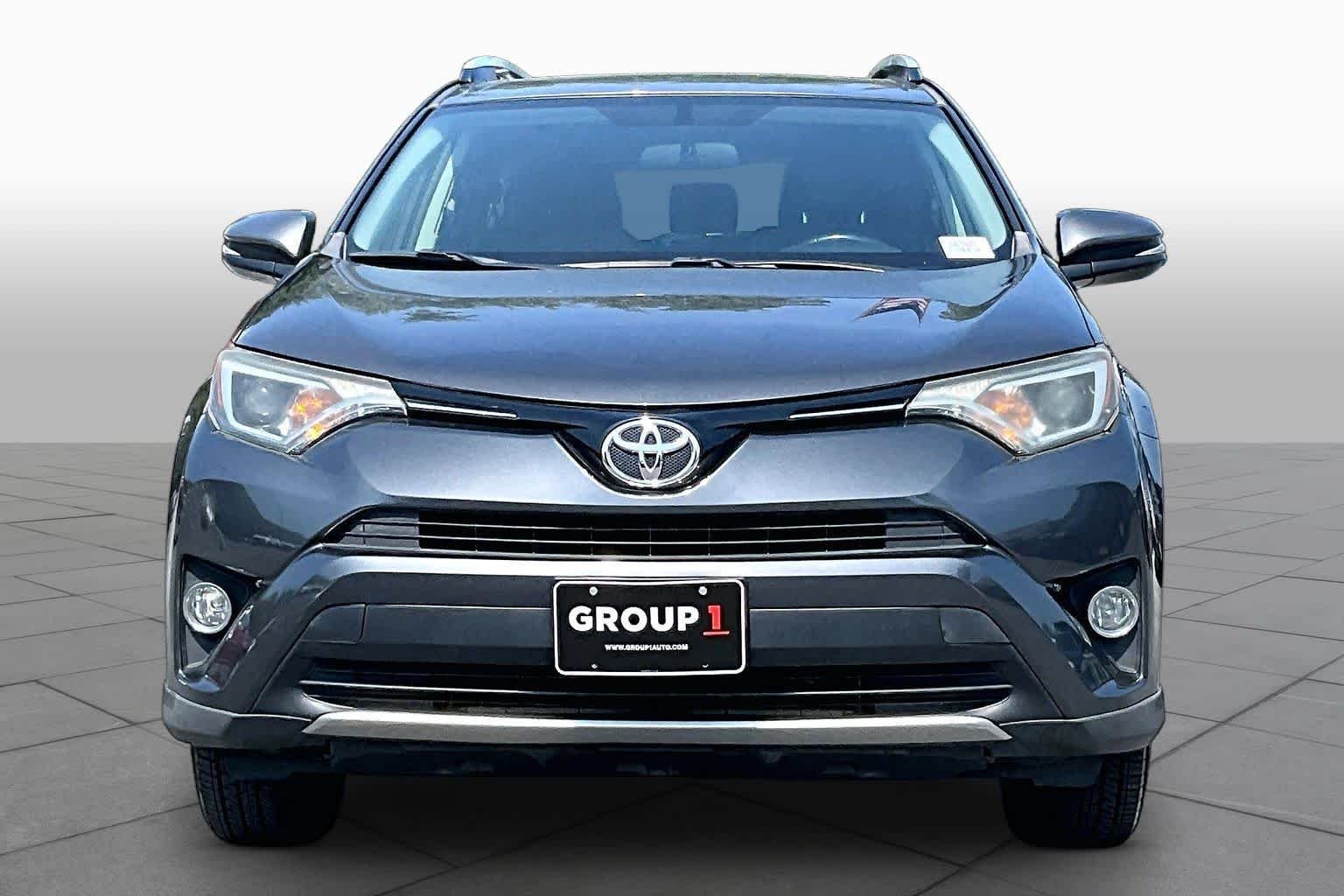 Used 2016 Magnetic Gray Metallic Toyota XLE image 4