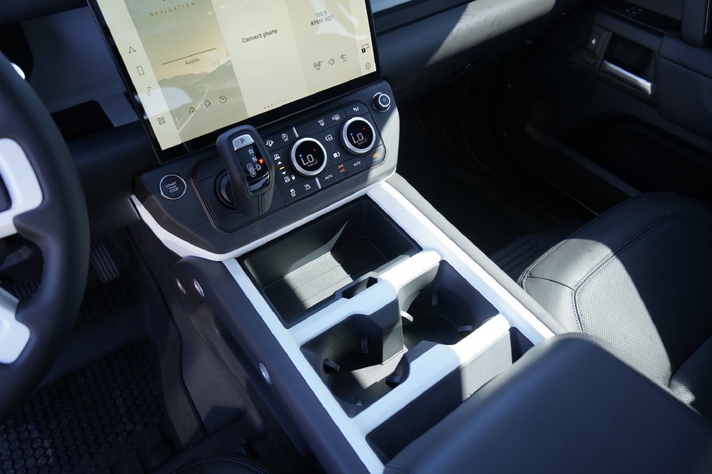 New 2026 Woolstone Green Land Rover X-Dynamic SE image 16