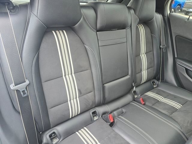 Used 2018 White Mercedes-Benz GLA 250 image 31