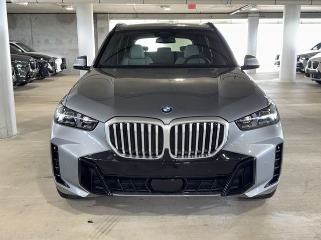 New 2026 Skyscraper Grey Metallic BMW sDrive40i image 2