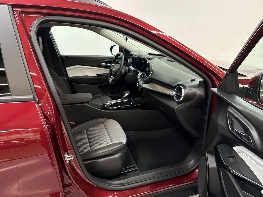 Used 2025 Crimson Chevrolet LT image 18