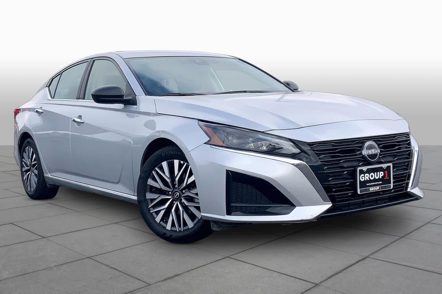 Used 2025 Brilliant Silver Metallic Nissan SV image 3