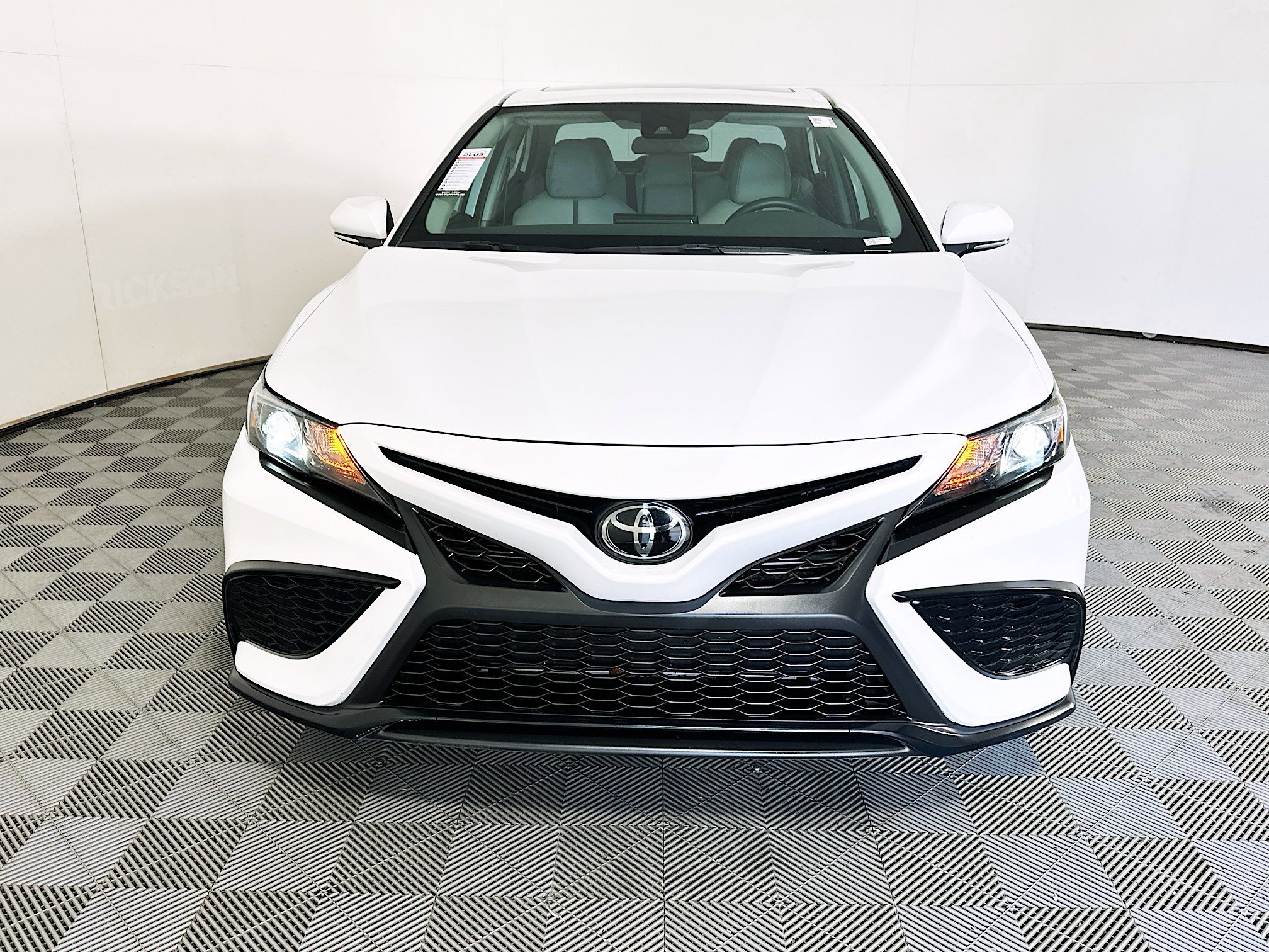 Used 2023 Ice Toyota SE image 8