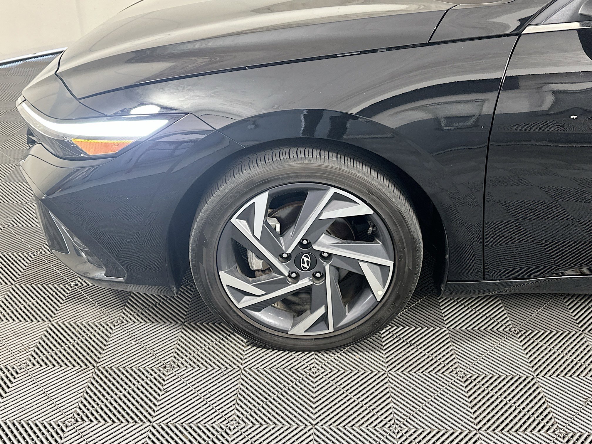 Used 2025 Abyss Black Hyundai SEL Convenience image 11